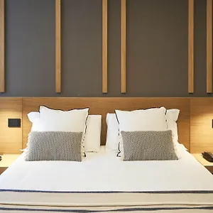 Central Lodge Hotel Отель